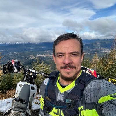 Cristão, Engenheiro Civil e empresário da indústria da construção civil Norte Americana.