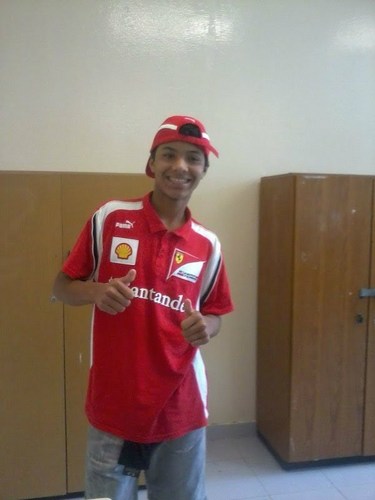 O sorriso no rostto é a felicidade ,de ter o dinheiro &  poder . . .