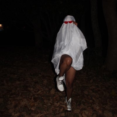 groovyybaby's profile picture. "i like art" type girl • moonflower, blooming at night. oracle. • georgia ♏️ where my dark side & ego gets a chance to speak. 🦂