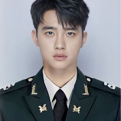 Fanbase oficial para o astronauta, piloto, sobrevivente de massacres, dono de um observatório e estudante de artes, Kang Minho. (acervo carou rpgs)