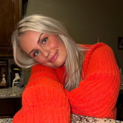 allisonkoch_'s profile picture. • everything will turn out fine - just wait and see • #PeckEm