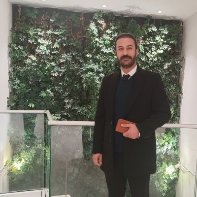 انسان بودن مهمترین رسالت بشری
سیاست دانشی برای رهایی از جهالت🖋️📚
حقوق خواندم برای دفاع از آزادی های فردی⚖️
