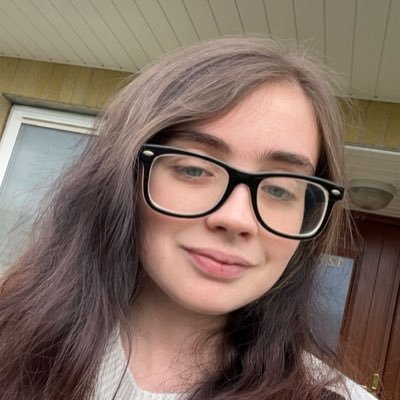 acting is my dream job
favourite TV show is coronation street
biggest dream is to be on coronation street💜