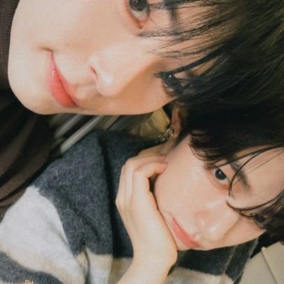 ✨ bingbing fairy 🧚♀️🧚🧚🧚 and fall in love with aoao
✨ binhao / binneul shipper 🧊🎻
✨ baca AU
✨ nulis dikit aja gak banyak
잘부탁드립니다 💗💗💗