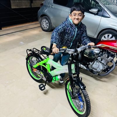 usmanzahid3334's profile picture. Male