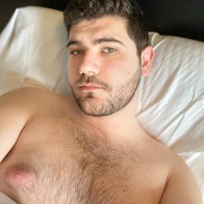 Samuel200226817's profile picture. Hola soy un sumiso financiero de 26 años. Soy tímido y no logro ligar así que estoy viendo si me va mejor cómo pagafantas por eso esta cuenta