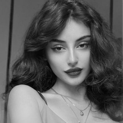 - تستحقّين أن يُعيرك العالم كُل الإهتمام,أن يصبّ في قلبكِ الحُب كُله ♥️.