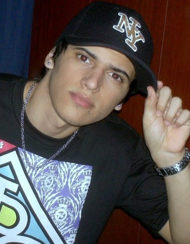 Aquele garoto safado, ridículo e tesão? Achou!!! Primo do @Thiago_Freiitas , moro em caruaru e tenho 22 anos. Follow-me.