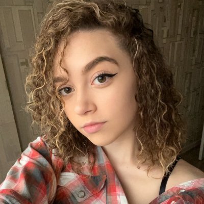 live_hot_deer00's profile picture. Eva 18 y.o. 💗 Little curly girl with a naughty thoughts 😈