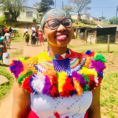 🤍 Lover of God, His people & life
🥰 Daughter, sister, aunt, partner
💼 Fashion designer/lecturer, entrepreneur @up_phelele & blogger @tboaphsie
