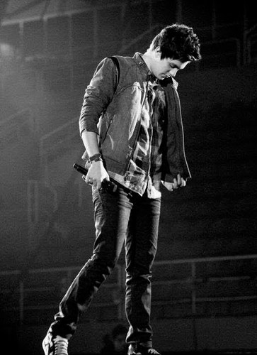 Familiaa Luan Santanaa estamos aq pra demostra o nosso grande amor por essa pessoas q marcou nossa vida.tee amamos Luan Santana♥♥