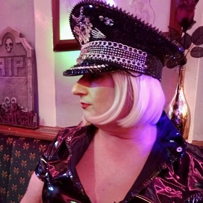 Dominant Translesbian, Swinger and Adult toy tester.
Let me get one thing straight, I'll follow you but i don't pay for sites! 🤷