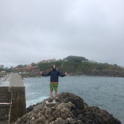 DavidUr58743146's profile picture. "Soy el único que huye tanto de los vivos como de los muertos. Cazado por carroñeros, acosado por aquellos que no pude proteger. Así existo en esta tierra 🏍️