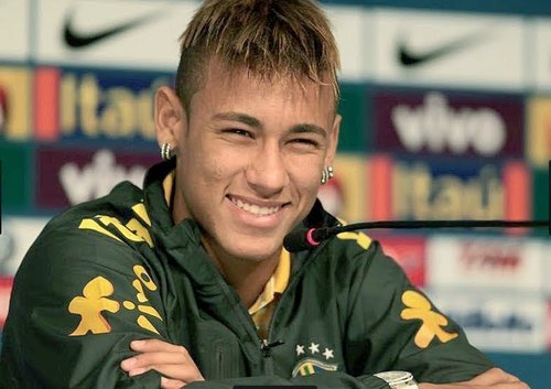 Neymar vc e o melhor jogador do mundo, eu te amo muito. sou sua fã... meu sonho e te conhecer.. twitter oficial @leseixasmarques