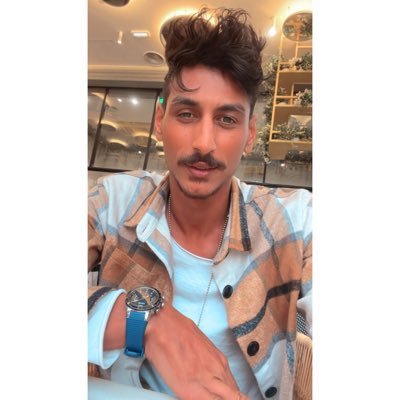 عامل الناس كما تحب ان يعاملوك وسأظل دائماً أتقـبل رأي الناقـد والحــاسـد فالأول يصـحح مســاري والثـاني يـزيد إصــراري 🤘