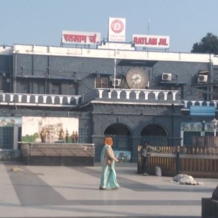 जिस यात्राका चुनाव हमने स्वयं किया हो,
उसके उतार चढ़ाव भी हमें ही स्वीकार करने होंगे।
Telegram account @raj1971