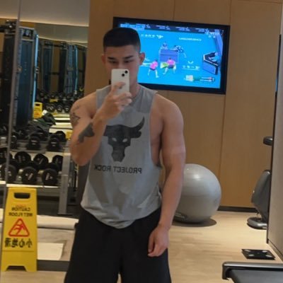 xchen855588's profile picture. 传送门：@xiaochen615928  不接推广，不卖视频，only 线下、商务伴游，base in广州