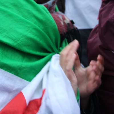 elisezlesreclus's profile picture. cerise et grenade