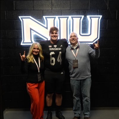 Proud mother of 2, Wife, Teacher, OLine Mama, Cheer Mom, Football Fan, UK fan, Loves to Lift, GO HUSKIES #Blessed
