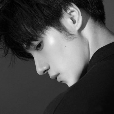 BiuPiaPong's profile picture. 黑直长