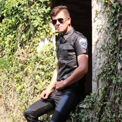 SirConan3's profile picture. ⚡ Leather Dom | Sadistic Trainer | Boundaries? I break them.
🎥 BDSM Performer | Lifestyle Sadist | Real power. Real control.