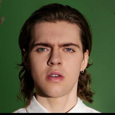 livingston009's profile picture. MY ALBUM / TOUR TICKETS 🔽