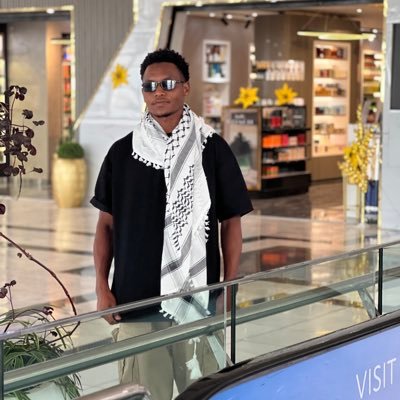 HangryChains's profile picture. 🧍‍♂️✌️There’s just something about a good bad boy ,isn’t there?The Arsenal#COYG❤️