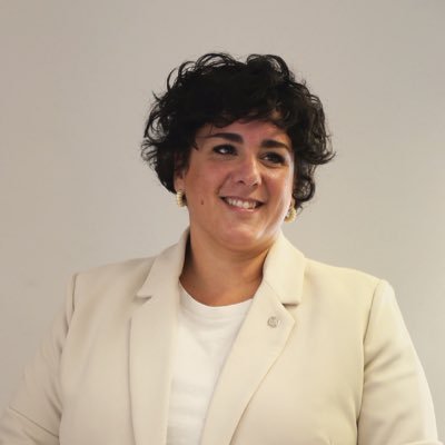 Pedagoga per vocació, feminista per acció i mare de la Candela i el Martí per amor. Amb responsabilitat, Alcaldessa de Sta Coloma de Gramenet