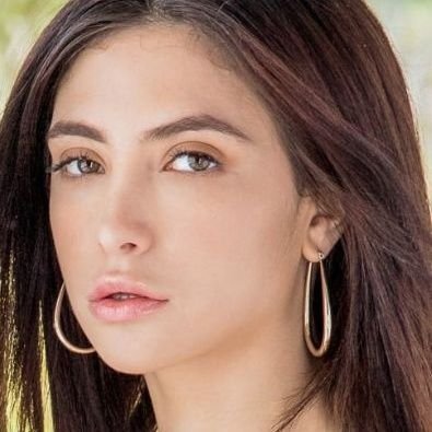 BellaGeorg96813's profile picture. 