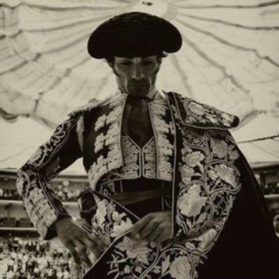 PriestVergara's profile picture. “Por la libertad, así como por la honra, se puede y se debe aventurar la vida.”