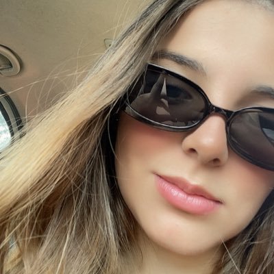 gih_dias_04's profile picture. Estudante de odonto, viciada em ler (surtar) com meus livros e são paulina