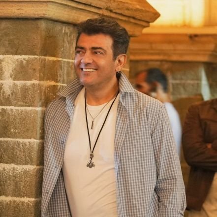 நேசிப்பதும் சுவாசிப்பதும் தல ஒருவரையே