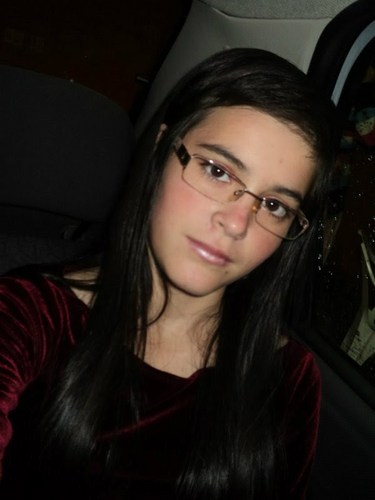 amiga,divertida,educada,xata,e mto mto ignorante shaushshaushua''shau  éssa sou euuuuuuuuuuu =)
