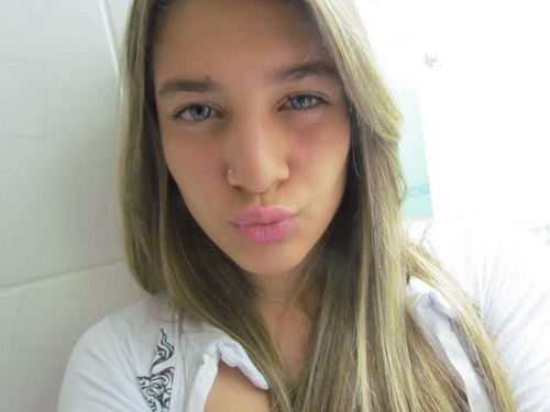 16,amigos,festa,dançar,cantar,família,Deus,alegria,tristeza,frio,saudade,confiança,carinho,férias,saúde,viver,sorrir. 
(:
