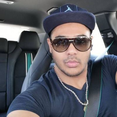 Yuzair's profile picture. LIV