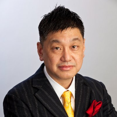 コンサルタントはすばらしい仕事です。
・自分が成長できる。
・自分の長所を活かせば誰でも成れる。
・経営者と同じ大きなスケールで仕事ができる。
・世の中を良い方向に変えていける。
講師コンサルタント横尾紀雄
船井総研、創業者故船井幸雄氏直属スタッフを経て独立。
周囲から「船井幸雄の直弟子」と呼ばれる。