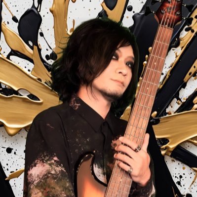Bassist contrabass、electric bass ベース歴29年。 都内スクールベース講師。jazzセッションホスト何店舗か。【参加中バンド】Ta-rot(古のヴィジュアル系)、Mides(ブレイクビーツ+生楽器)、intimate(オルガンジャズトリオ)【楽曲提供】武藤彩未「Season」、etc…