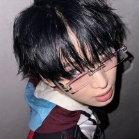 v (@kmsrchive) 's Twitter Profile