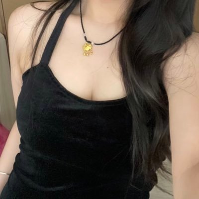 KarissaT0702's profile picture. 我想跟你从床上到客厅，从客厅到厨房，厨房到阳台，在从阳台到床上💋💋💋