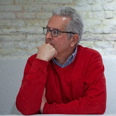 Vivo en paz con los hombres y en guerra con mis entrañas, que decía Machado