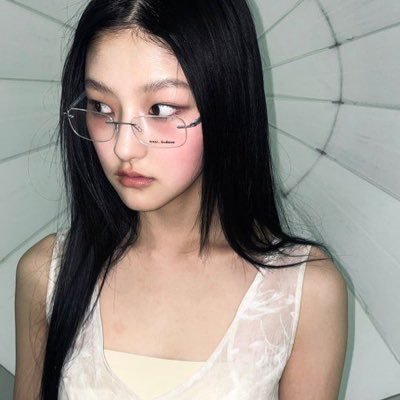 𝗛𝗮𝗻𝗲𝘂𝗹 — the frost queen. Her smile can thaw glaciers, but her presence freezes time. The perfect paradox of warmth and chill. ✧—! Kiss Of Life.