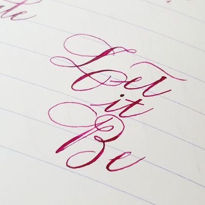 심심하면 글씨 연습하는 계정 / 연습은 안 하고 펜과 잉크, 문구류만 자꾸 사들이는 계정 / 필사하기엔 너무 급한 성격 / 게으른 욕심쟁이 / 인별@rosso.zita / zitacalli.파란하늘 / 강경세필파, 딥펜러버
