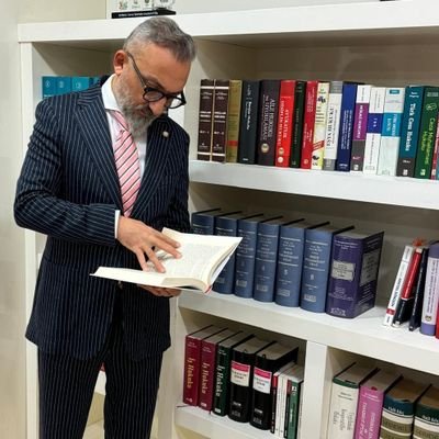 Avukat Ekşi Hukuk Bürosu İÜHF
MTG gusto art&travel foodie
Lawyer
Bonis nocet, qui malis parcit!..