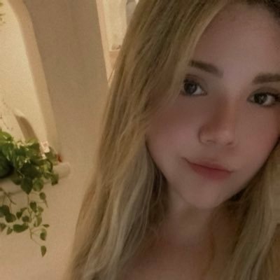 Pretty_Jezzy's profile picture. Dios usará todo para tu bien. Todo el dolor, frustración, corazón roto. De alguna manera, El usará todas las piezas rotas para crear una hermosa obra de arte.♛