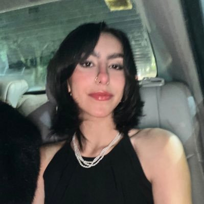 Soy aries, anti patriarcal; me gustan los mangos y el color morado. ella/she/her