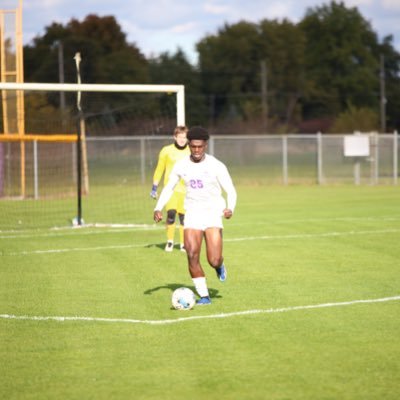 🇯🇲 2023 Grad | Centre back | 185lb / 6'2 | Major : Kinesiology | Thompsonronaldo25@gmail.com