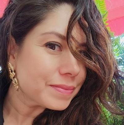 Comunicación, conductora. Amante fiel de los tacos al pastor. Atlista.