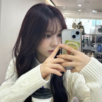 leesuiu's profile picture. 