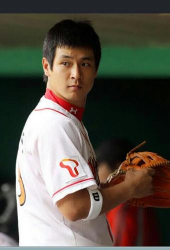 (1987.03.18)SK Wyverns No.13 차세대 유격수 최윤석 선수 봇입니다. 박정권 봇과 봇주가 같습니다. 여러분의 충고 달게받겠습니다. 많이 팔로해주세요. 감사합니다~^^♥