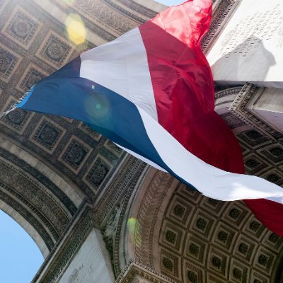 Enfant de la patrie ! Chrétienne ,luttant pour la survie de la France ! Fille de pieds noirs Espagnol, et surtout aimant la France ! Je hais #LFI et ses suppôts